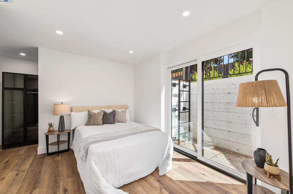 DOWNTOWN PLEAS. - Residential