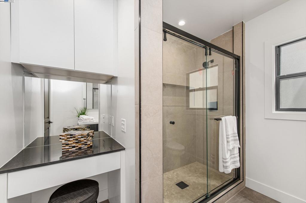 DOWNTOWN PLEAS. - Residential