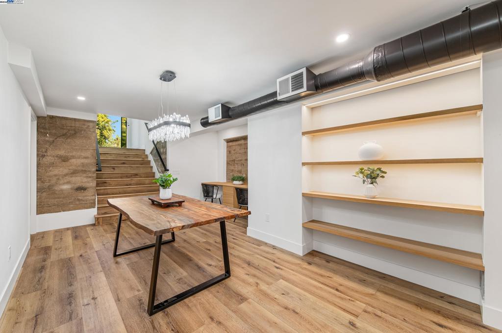 DOWNTOWN PLEAS. - Residential