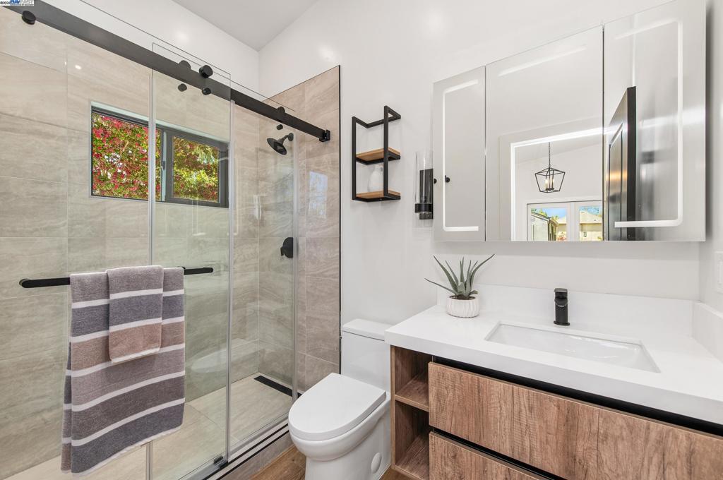 DOWNTOWN PLEAS. - Residential