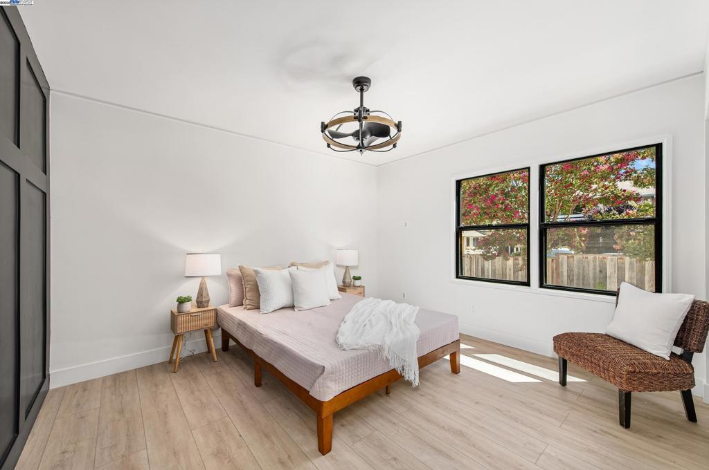 DOWNTOWN PLEAS. - Residential