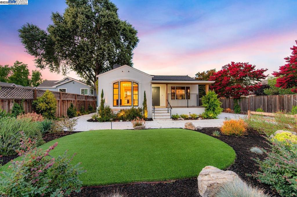 DOWNTOWN PLEAS. - Residential