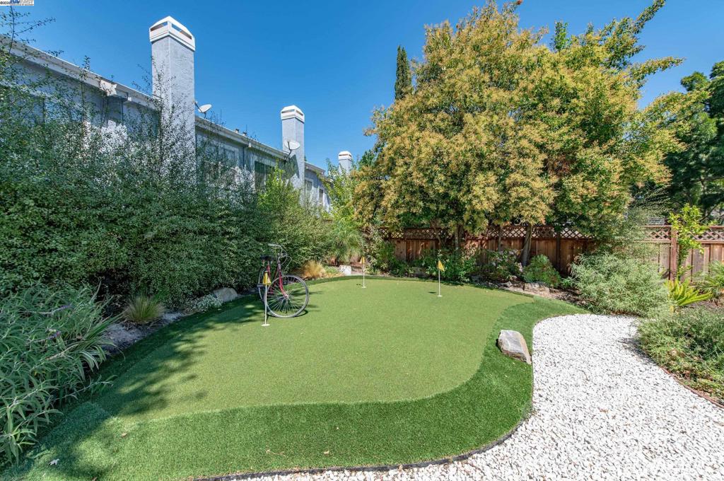 DOWNTOWN PLEAS. - Residential