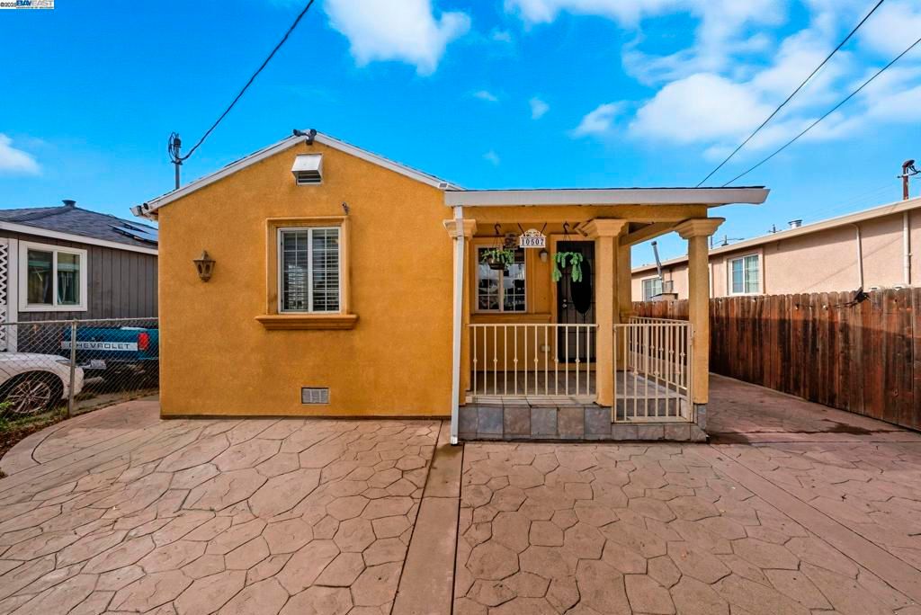 Photo of 10507 Russet St, Oakland, CA 94603 (MLS # 41115593)