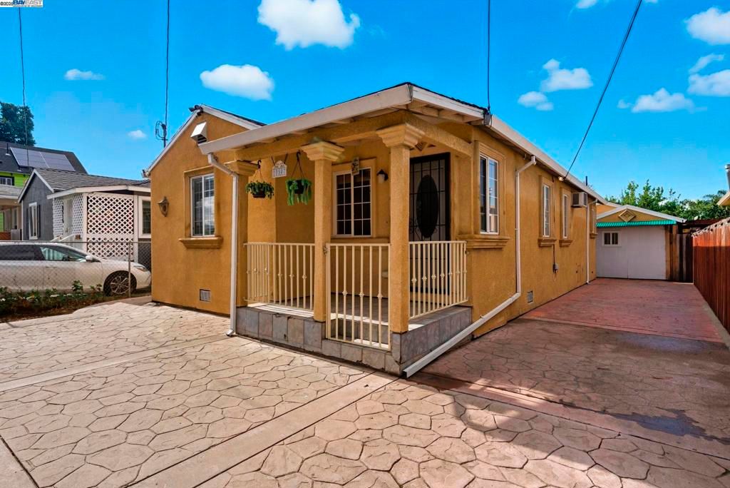 Photo of 10507 Russet St, Oakland, CA 94603 (MLS # 41115593)