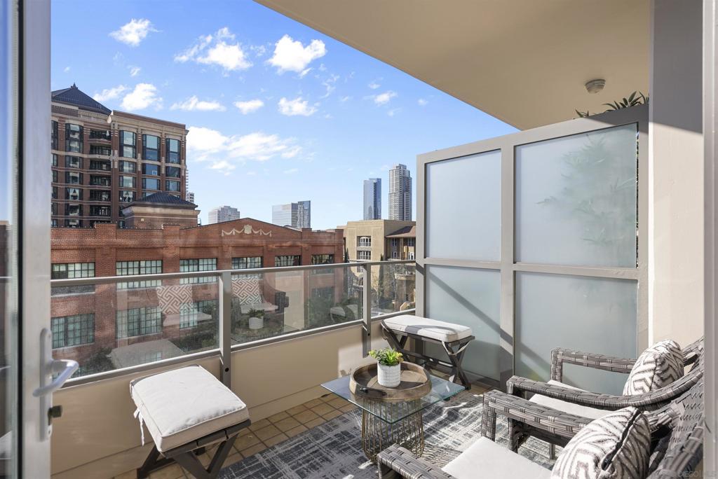 550 Front St 407