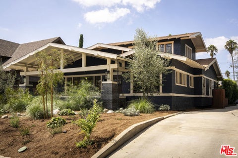 Photo of 129 N St Andrews Place, Los Angeles, CA 90004 (MLS # 26990149)