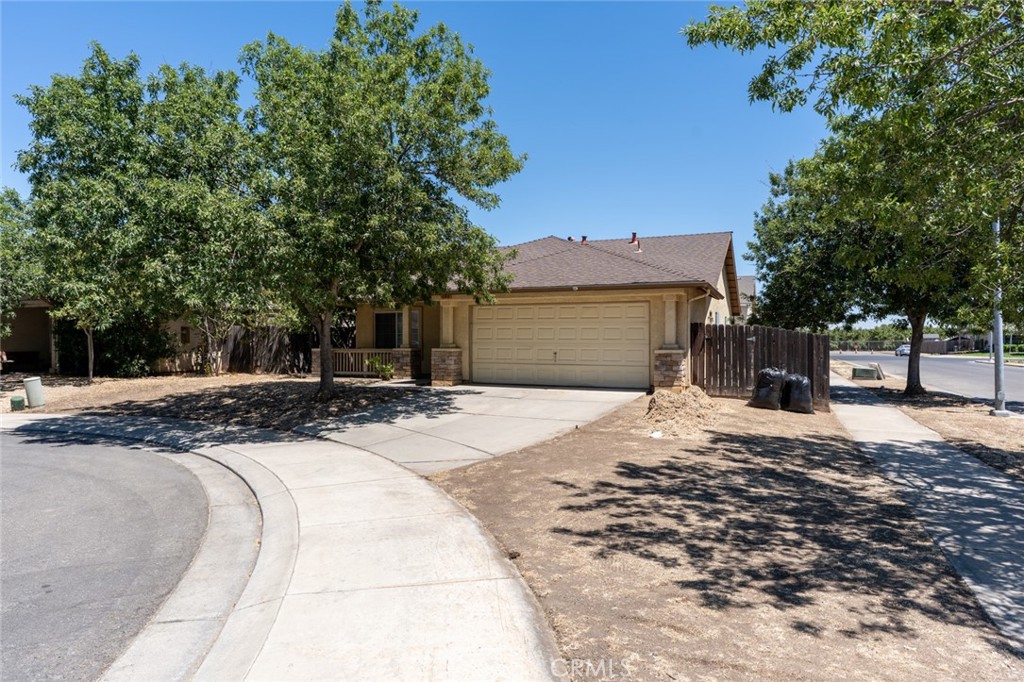 Charming Move-In Ready Home in Merced! Welcome to 194 Livorno Ct, a beautifully updated 3-bedroom, 2-bathroom home tucked away at the end of a peaceful cul-de-sac. Enjoy added privacy with no neighboring home on one side, offering a serene and quiet setting. Step inside to a bright, refreshed interior featuring fresh paint throughout, modern light fixtures, and an inviting, open atmosphere. The kitchen shines with brand-new Frigidaire appliances, ready for your culinary creations. Additional upgrades include a new garage door opener and epoxy-coated flooring in the attached two-car garage—adding both function and flair. Conveniently located just minutes from the freeway, shopping centers, schools, and popular restaurants, this home combines comfort and accessibility. Don’t miss your chance to own this turn-key gem—schedule your private showing today!