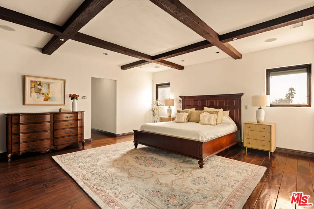 Encino, California 91316, United States, 5 Bedrooms Bedrooms, ,8 BathroomsBathrooms,Residential,Active,182662