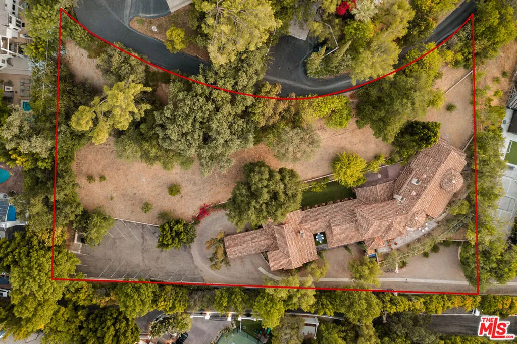 Encino, California 91316, United States, 5 Bedrooms Bedrooms, ,8 BathroomsBathrooms,Residential,Active,182662