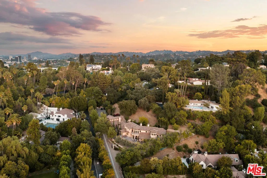 Encino, California 91316, United States, 5 Bedrooms Bedrooms, ,8 BathroomsBathrooms,Residential,Active,182662