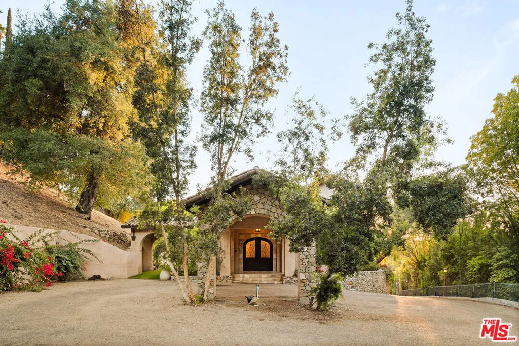 Encino, California 91316, United States, 5 Bedrooms Bedrooms, ,8 BathroomsBathrooms,Residential,Active,182662