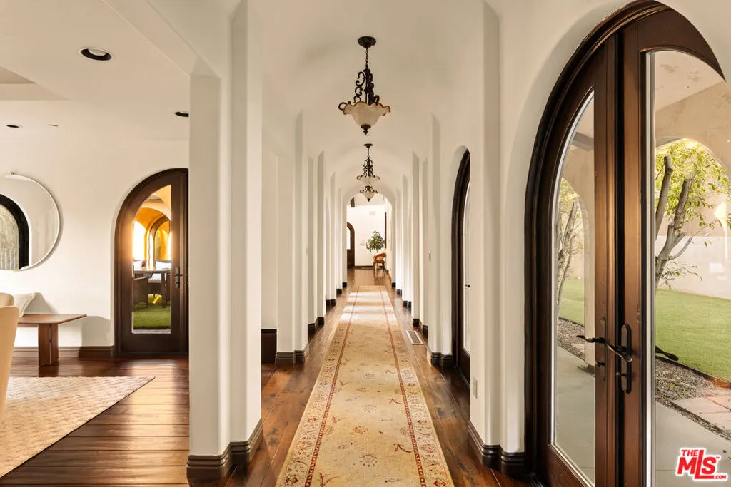 Encino, California 91316, United States, 5 Bedrooms Bedrooms, ,8 BathroomsBathrooms,Residential,Active,182662