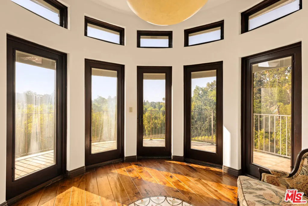 Encino, California 91316, United States, 5 Bedrooms Bedrooms, ,8 BathroomsBathrooms,Residential,Active,182662