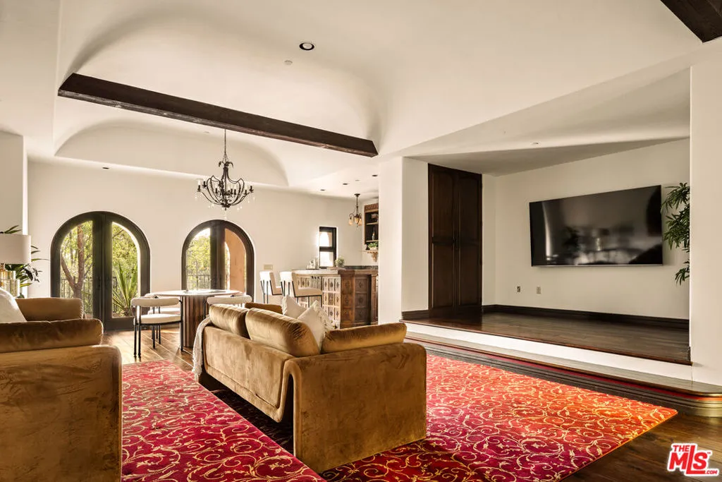 Encino, California 91316, United States, 5 Bedrooms Bedrooms, ,8 BathroomsBathrooms,Residential,Active,182662