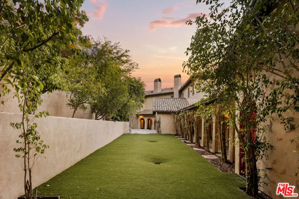 Encino, California 91316, United States, 5 Bedrooms Bedrooms, ,8 BathroomsBathrooms,Residential,Active,182662