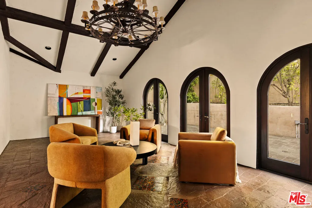 Encino, California 91316, United States, 5 Bedrooms Bedrooms, ,8 BathroomsBathrooms,Residential,Active,182662