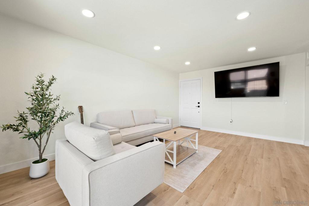 5109 Fontaine St 215