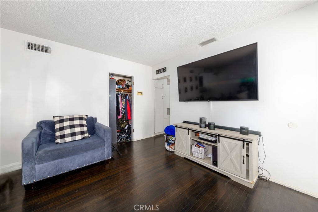 5082 La Madera Avenue