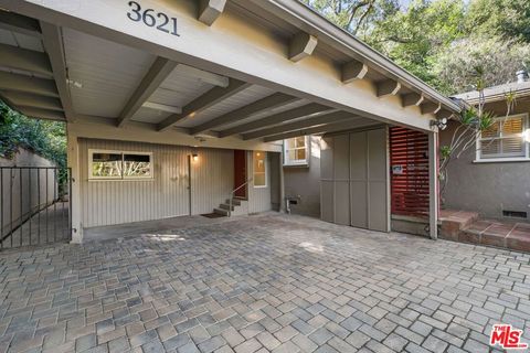 Photo of 3621 Longview Valley Road, Sherman Oaks, CA 91423 (MLS # 26638667)