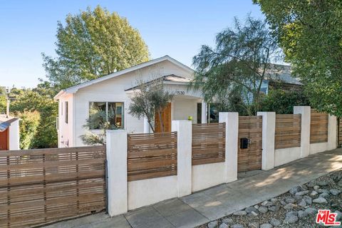 Photo of 1530 Allesandro Street, Los Angeles, CA 90026 (MLS # 25625575)