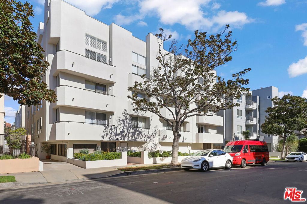 Photo of 1164 Wellesley Avenue #302, Los Angeles, CA 90049 (MLS # 26654399)