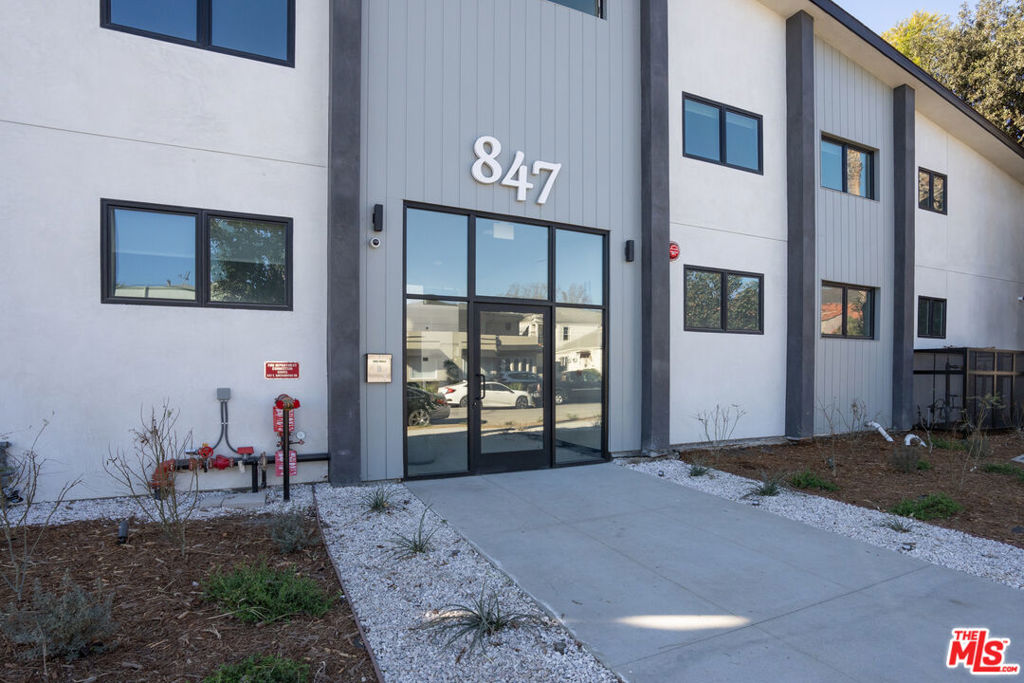 Properties 2 847 S Sherbourne Drive