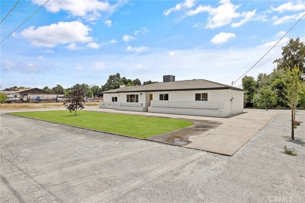 6125 E Mount Whitney