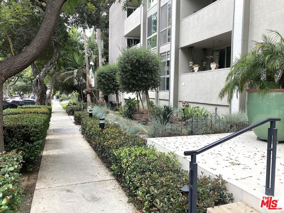 1025 N Kings Road 115