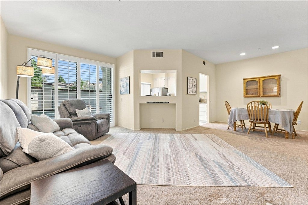 12591 Doral