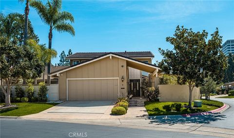 Photo of 5 Rue Fontainbleau, Newport Beach, CA 92660 (MLS # NP26060395)