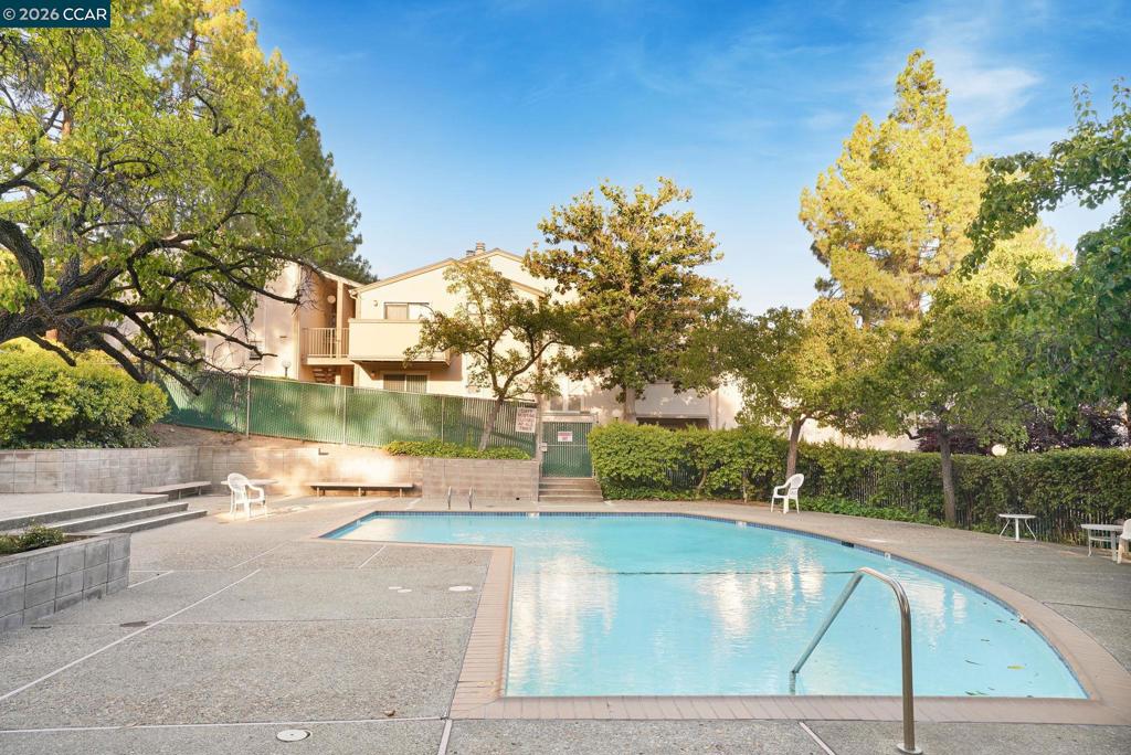 385 Camelback Rd 7