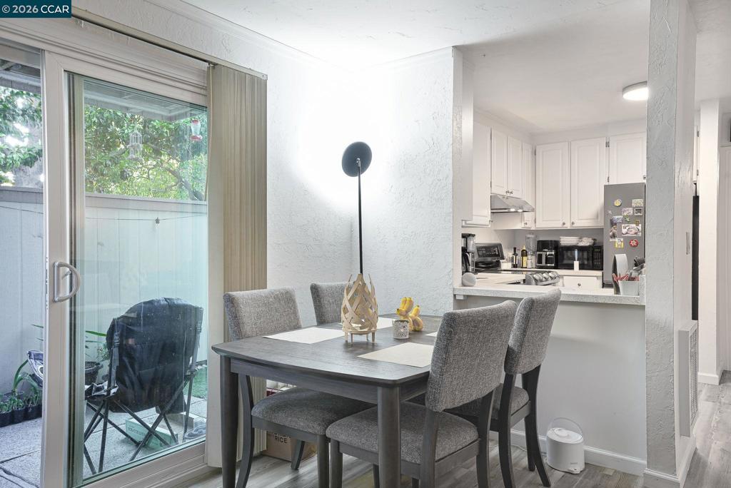 385 Camelback Rd 7