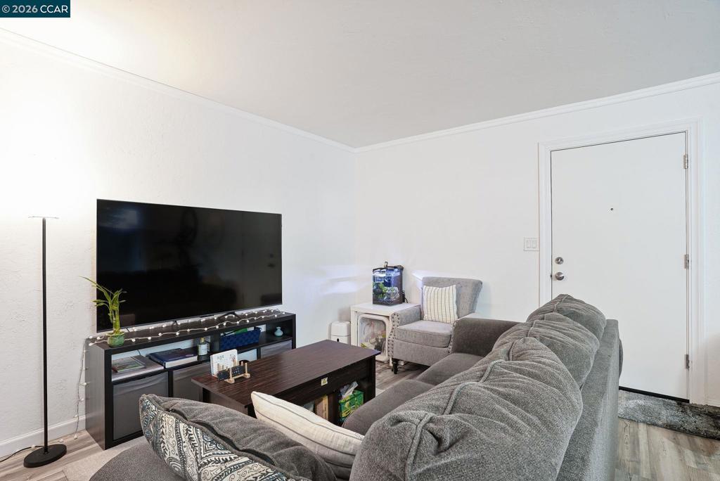 385 Camelback Rd 7
