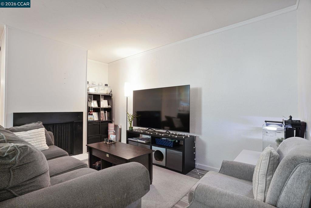 385 Camelback Rd 7
