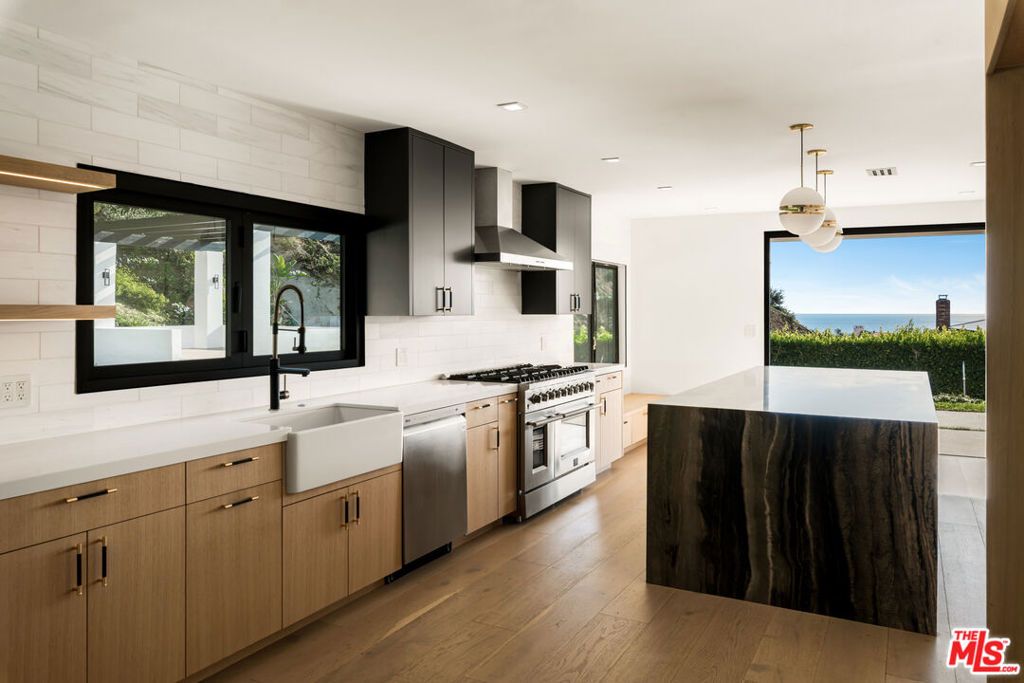 Photo of 200 Surfview Drive, Pacific Palisades, CA 90272 (MLS # 26637873)