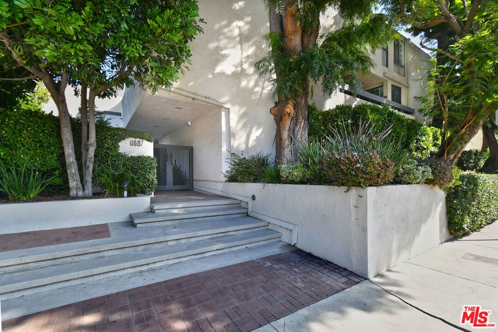 Photo of 11687 Bellagio Road #3, Los Angeles, CA 90049 (MLS # 25621119)