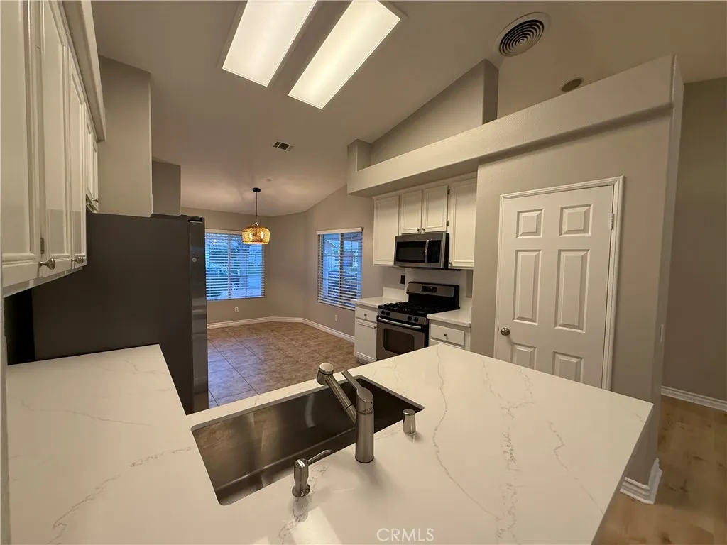 Fontana, California 92336, United States, 3 Bedrooms Bedrooms, ,2 BathroomsBathrooms,Residential,Active,247432