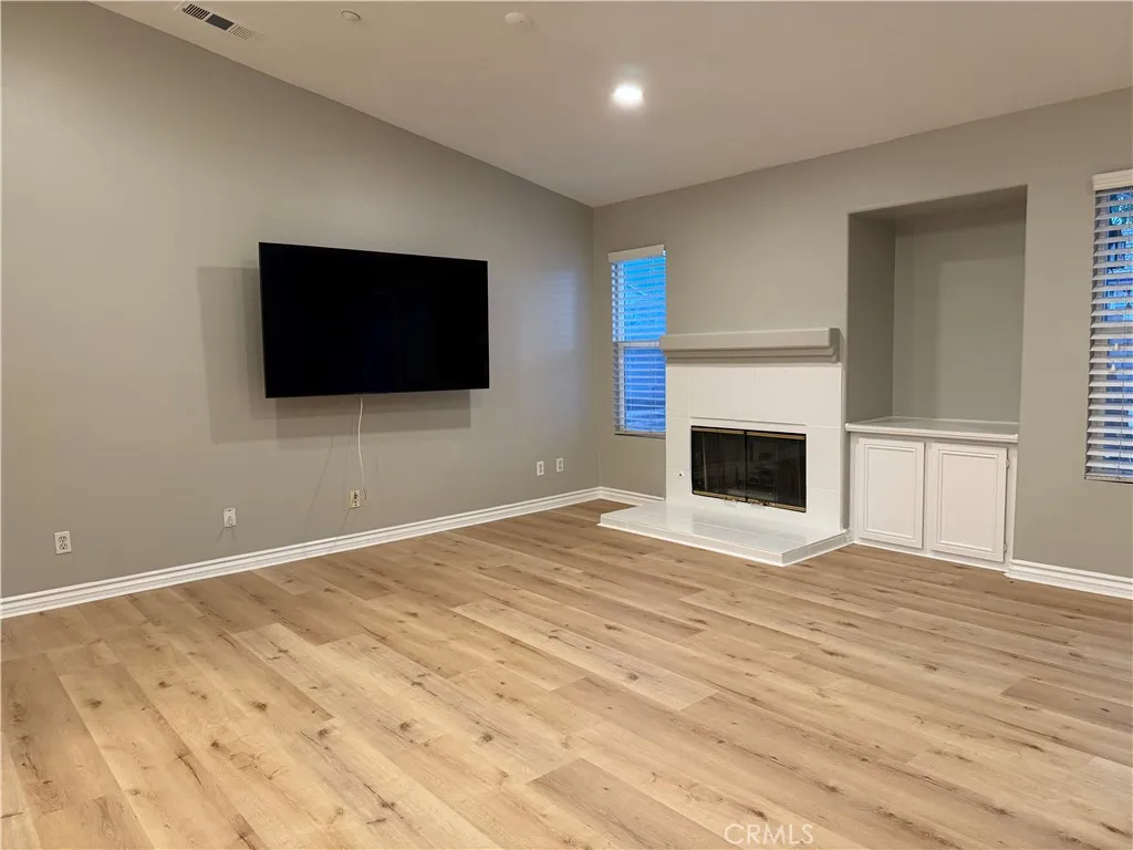 Fontana, California 92336, United States, 3 Bedrooms Bedrooms, ,2 BathroomsBathrooms,Residential,Active,247432