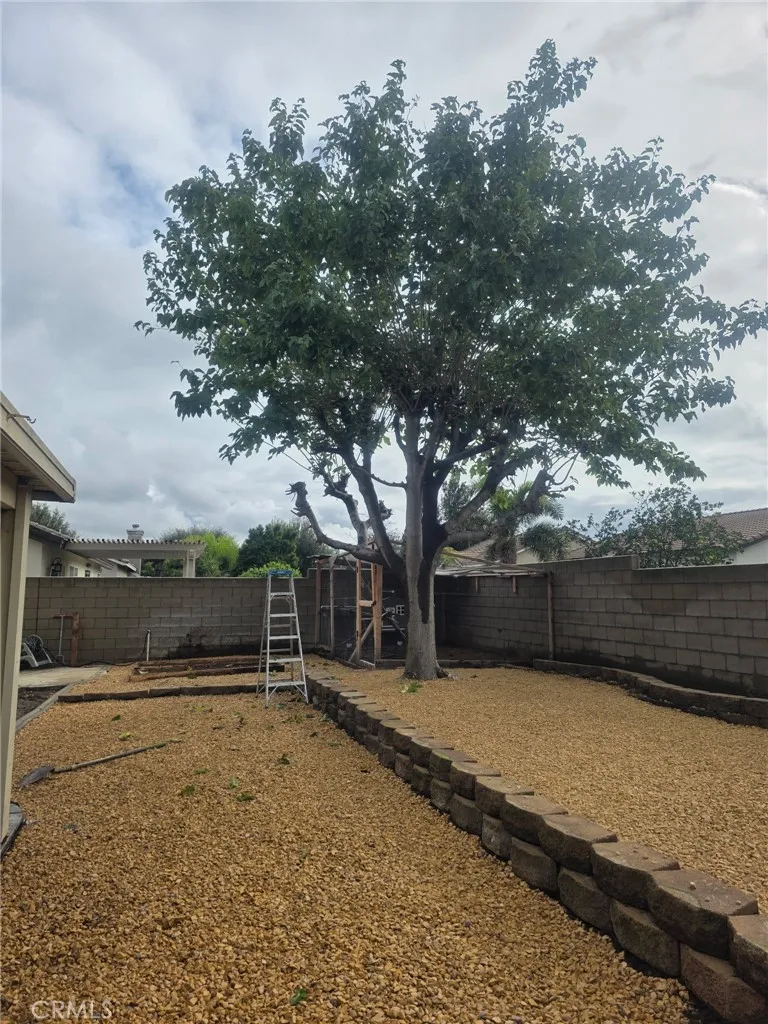 Fontana, California 92336, United States, 3 Bedrooms Bedrooms, ,2 BathroomsBathrooms,Residential,Active,247432