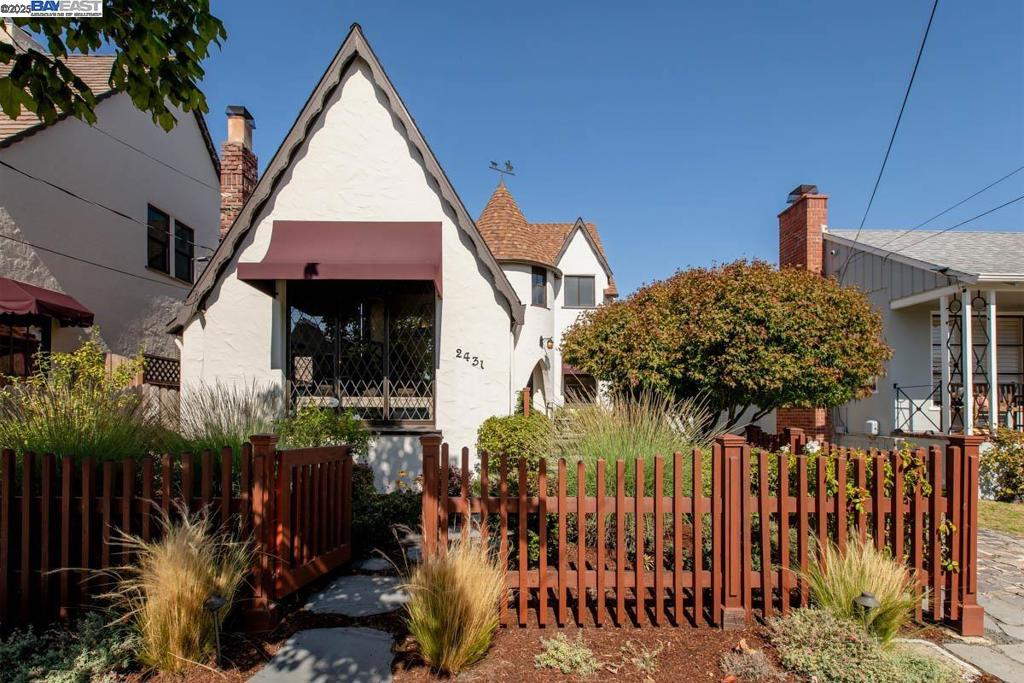 EAST END - Residential