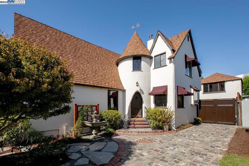 EAST END - Residential