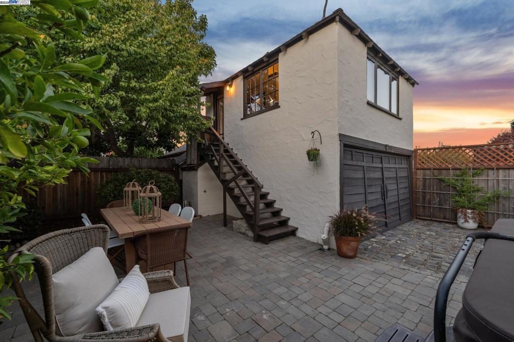 EAST END - Residential
