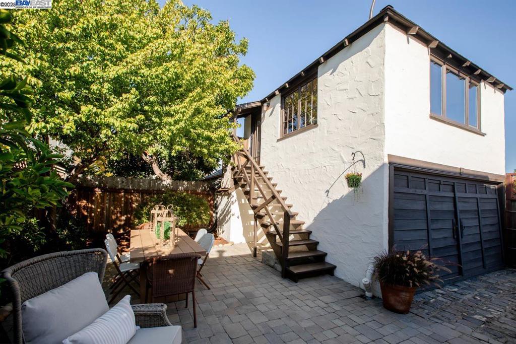 EAST END - Residential