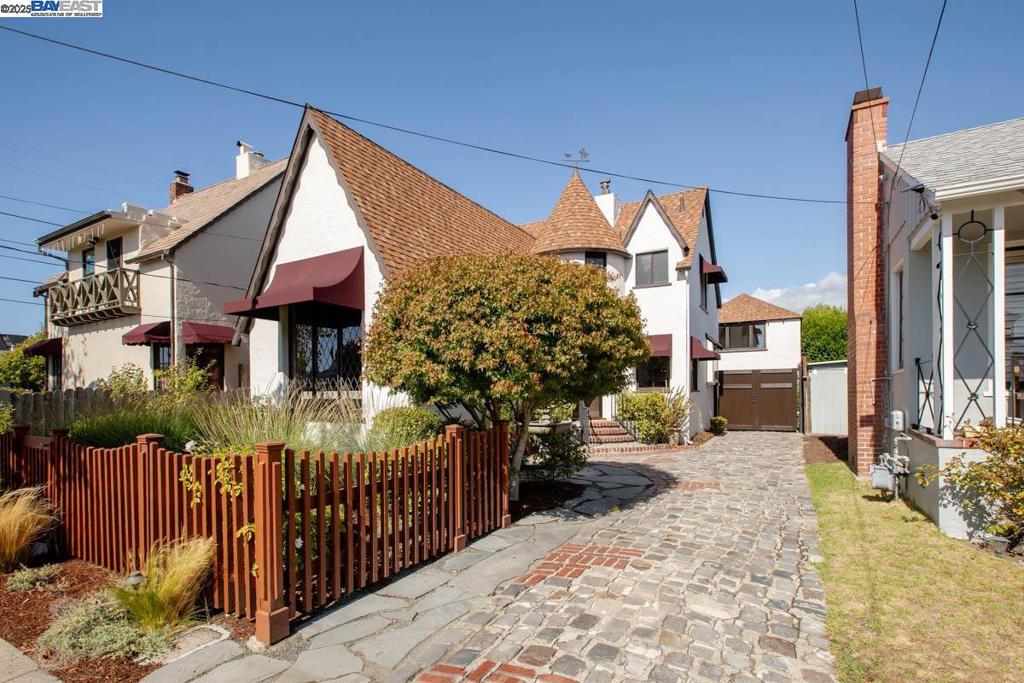 EAST END - Residential