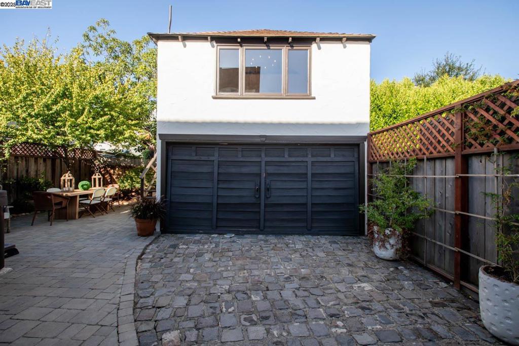 EAST END - Residential