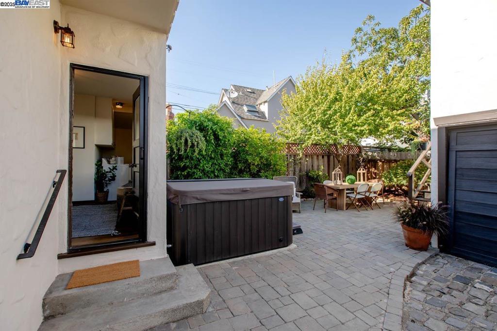 EAST END - Residential