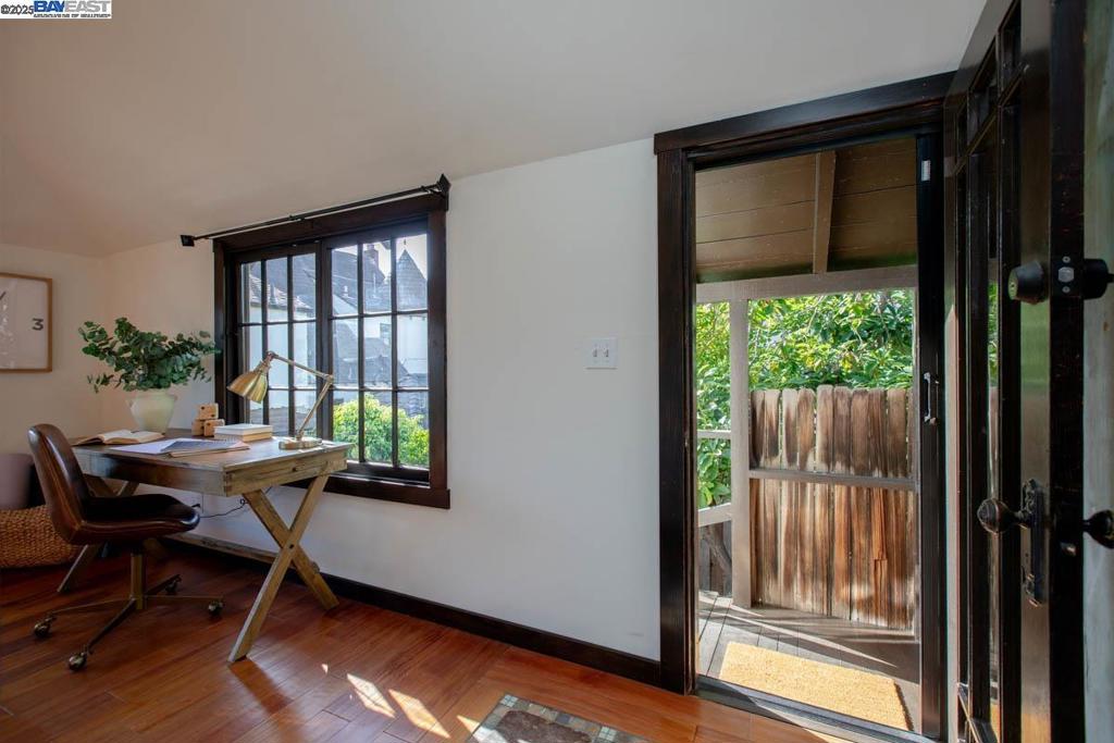 EAST END - Residential