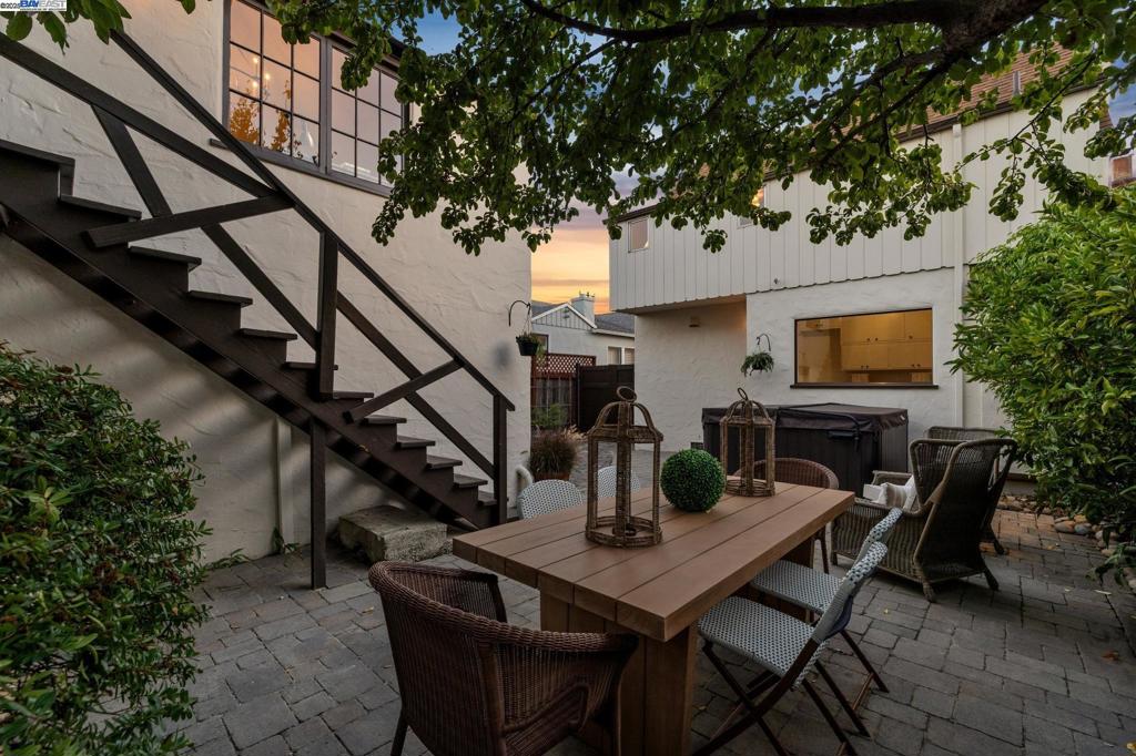 EAST END - Residential