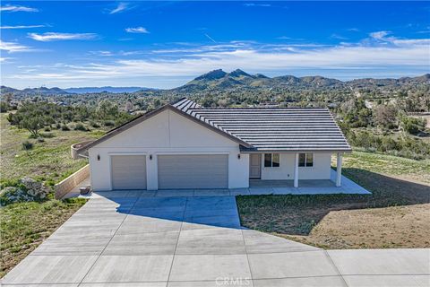 Photo of 10540 Darling Road, Agua Dulce, CA 91390 (MLS # SR26007106)